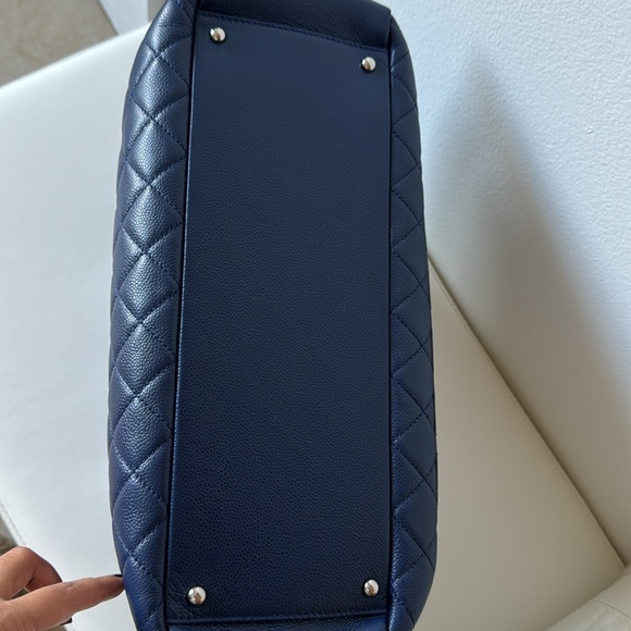 Chanel Caviar Leather Large Navy Blue Quilted GST Tote Bag with Dust Cover - Picture 16 of 17